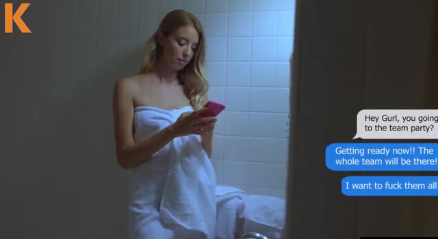 Eleva blonda cu multi negri