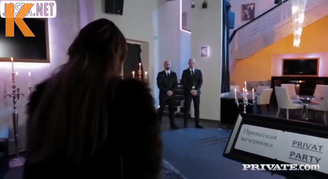 Aria Rose penetrata de doi barbati